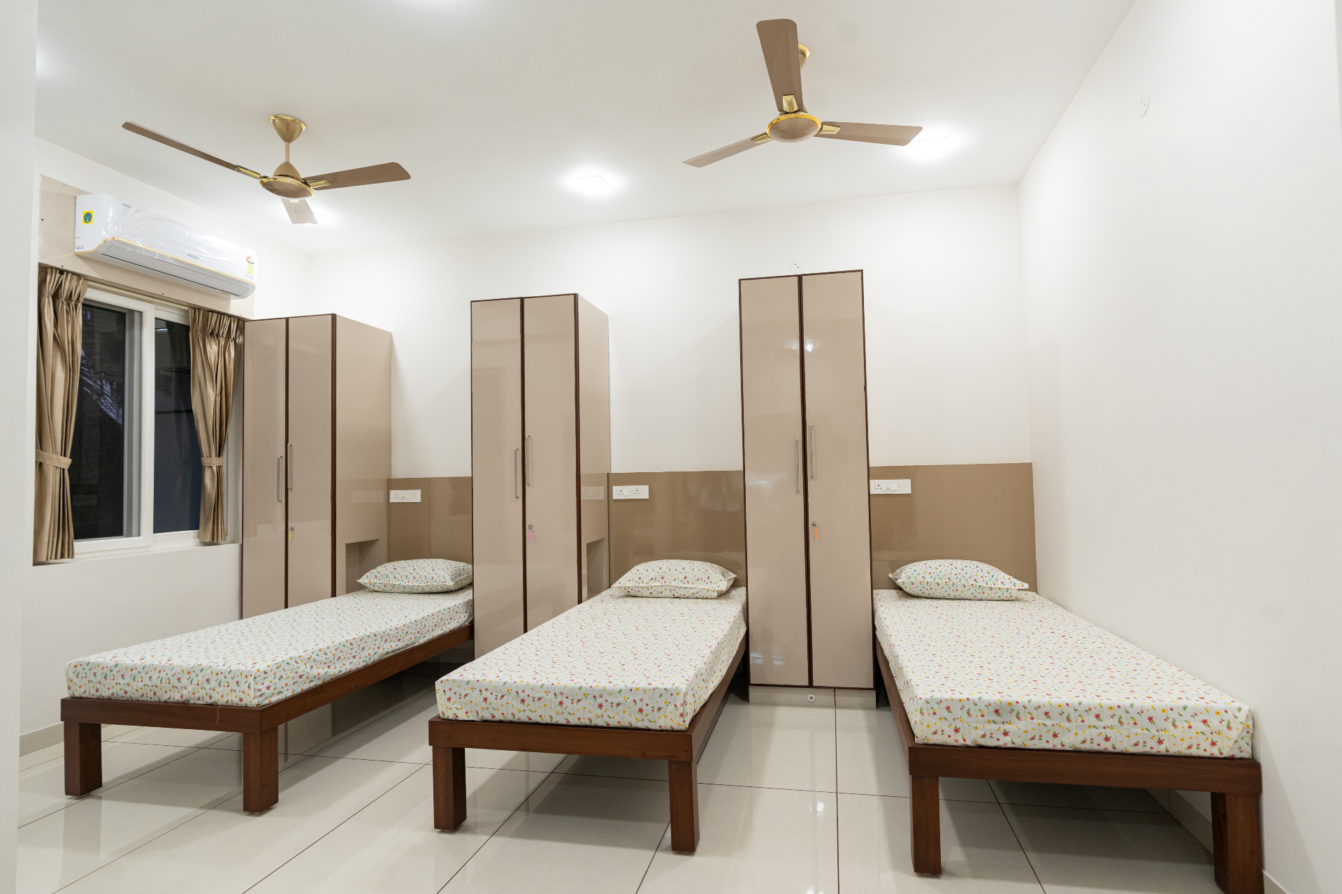 Triple Sharing with Storage - Ladies hostel in Saravanampatti Coimbatore