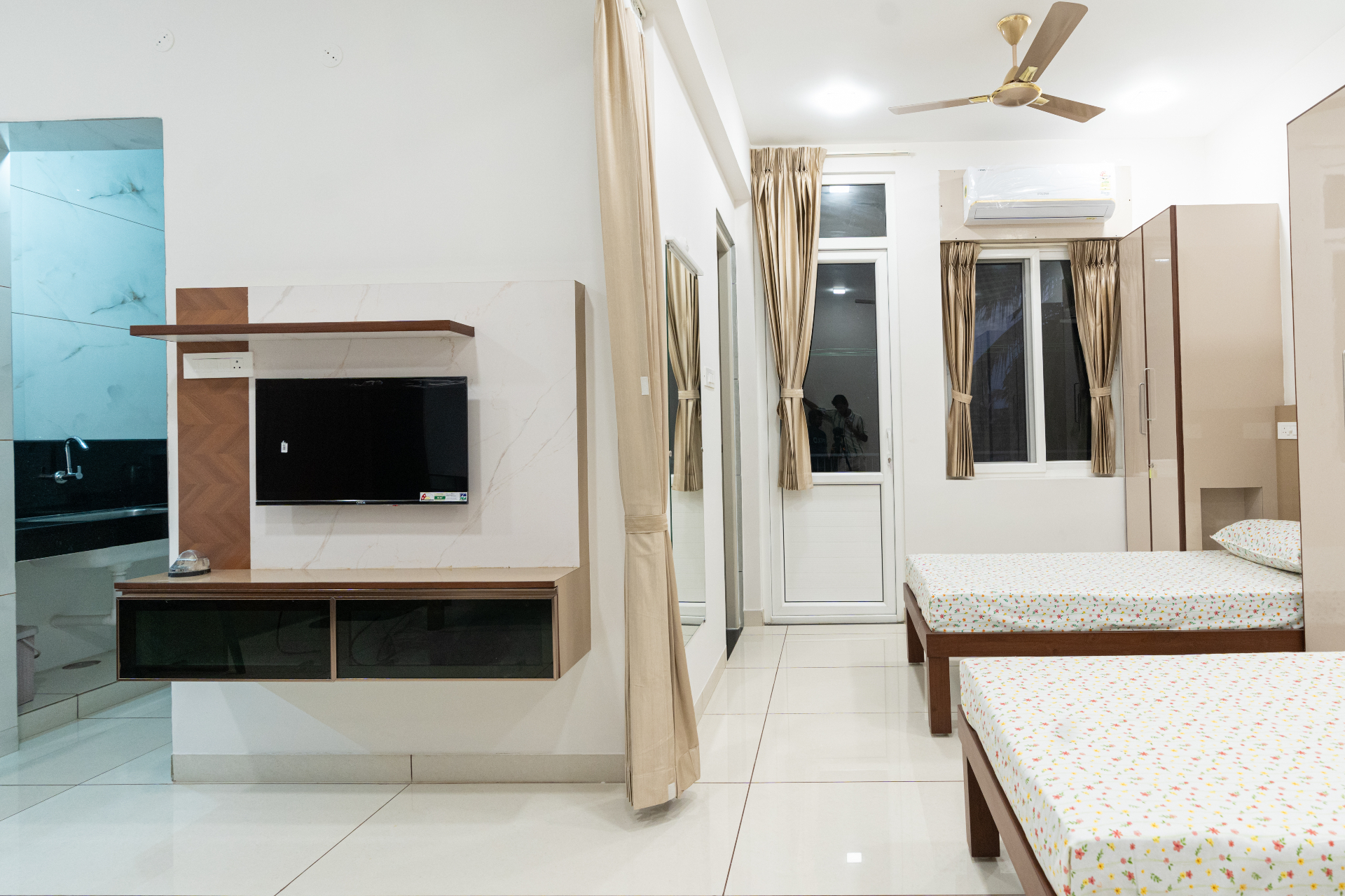 Suite Room - Living & Bedroom - Ladies hostel in Saravanampatti Coimbatore